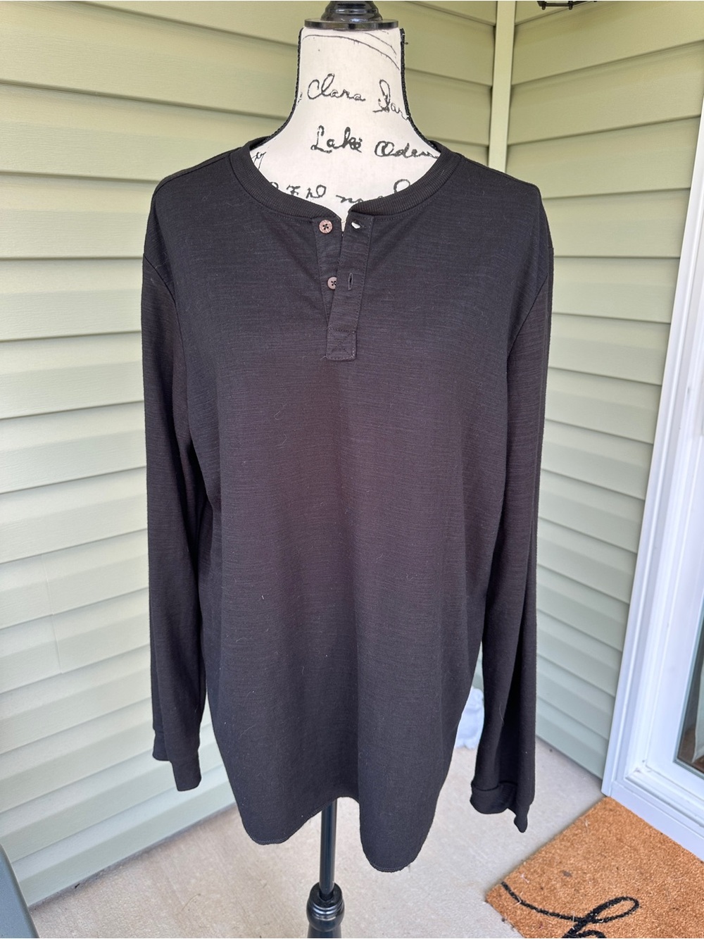 Men's very soft Black Long-Sleeve Henley Shirt - Classic Casual size LG